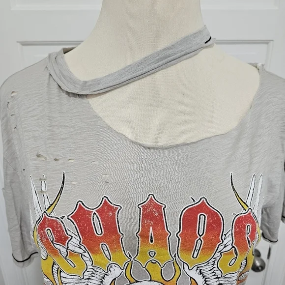 Emory Park Chaos Born Free Distressed Short Sleeve Graphic TShirt - Picture 10 of 17